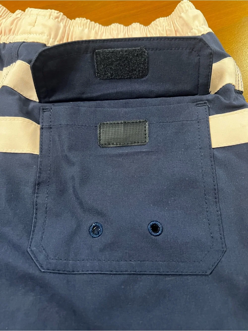Vineyard Vines Navy Blue Striped Swim Trunks Board Shorts Mens Size S (Flaw)